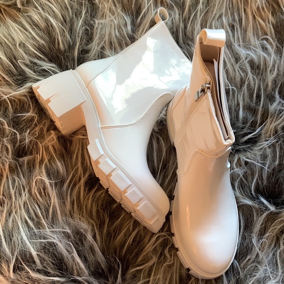 Brand New.  All white patent pleather boots - Picture 3 of 4